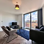 1 Bed Luxe Apartment With Balcony And Free Parking