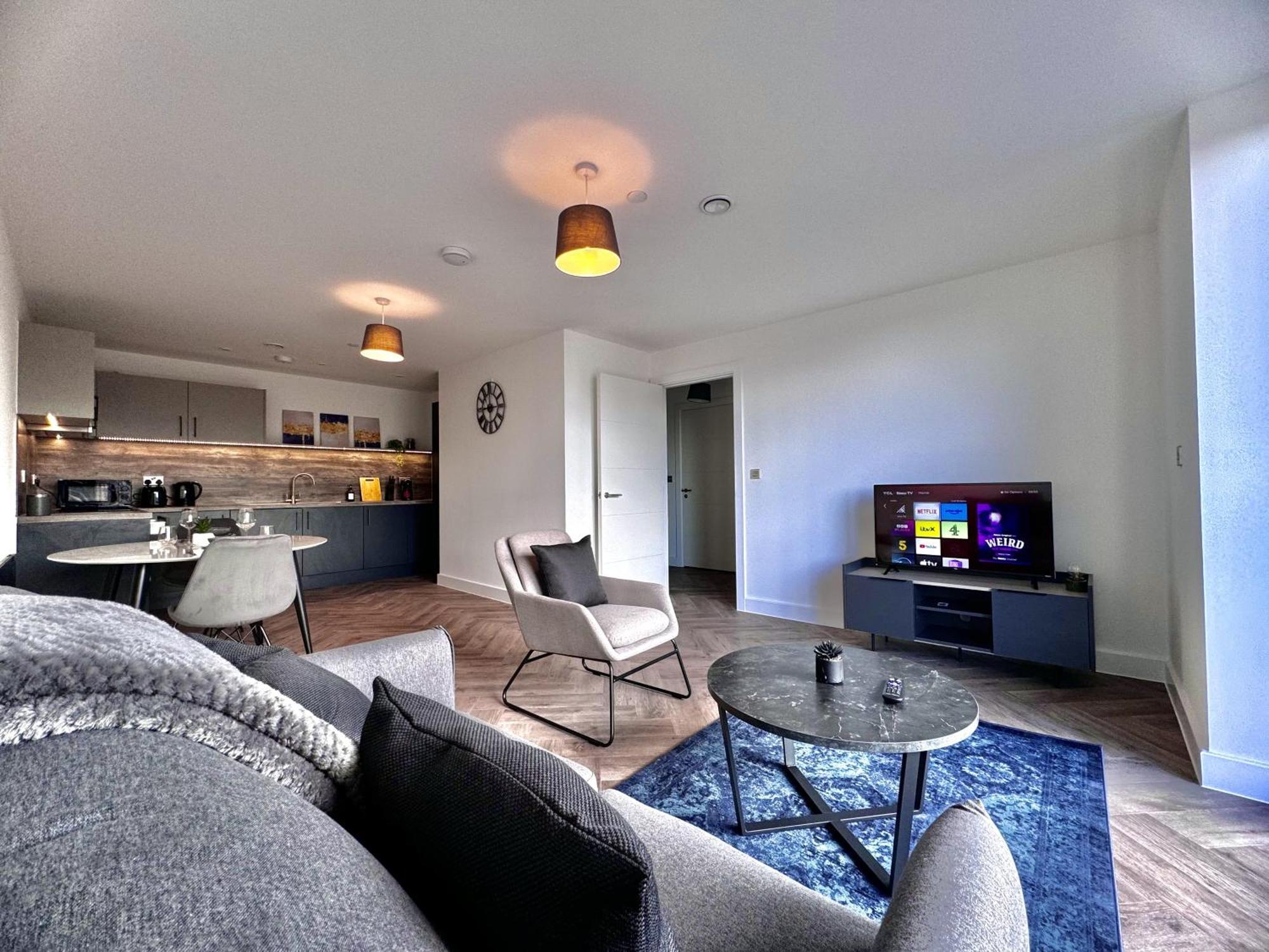 1 Bed Luxe With Balcony And Free Parking Apartment *